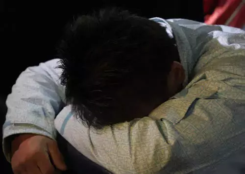 丈夫懷疑孩子不是自己的，妻子為給丈夫?qū)捫淖鲇H子鑒定